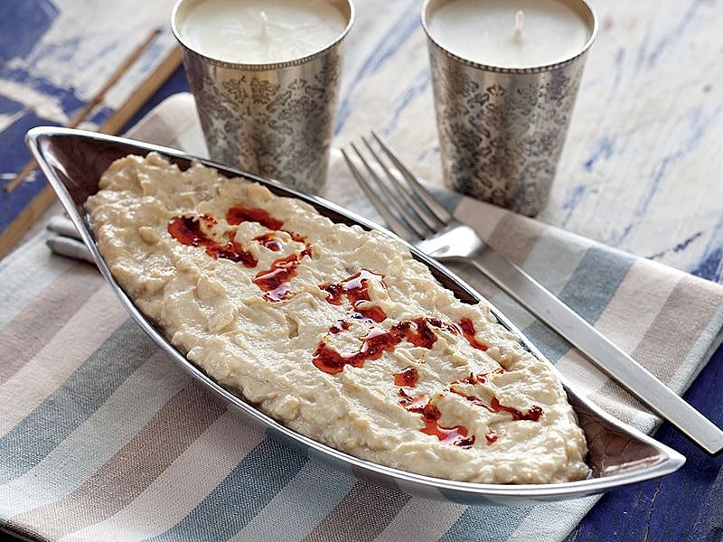 Köz Patlıcanın En Şık Hali: Mutabbal