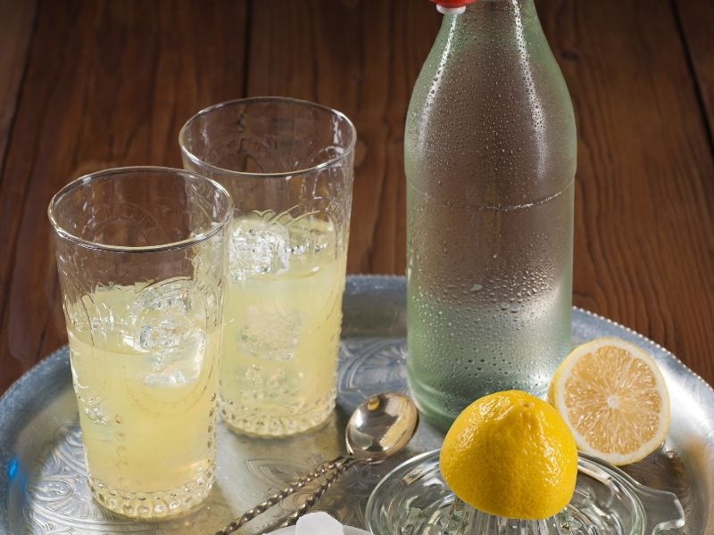Taze Limon Suyu Ve Kaliteli Maden Suyu Seçimi