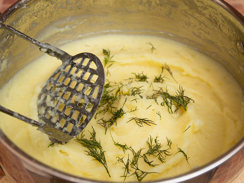 Patatesleri doğru seçin ve soyun