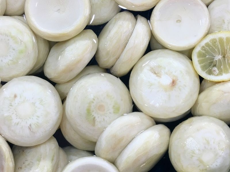 Kararmayı Önleyen İlk Adım: Limonlu Su Hazırlığı