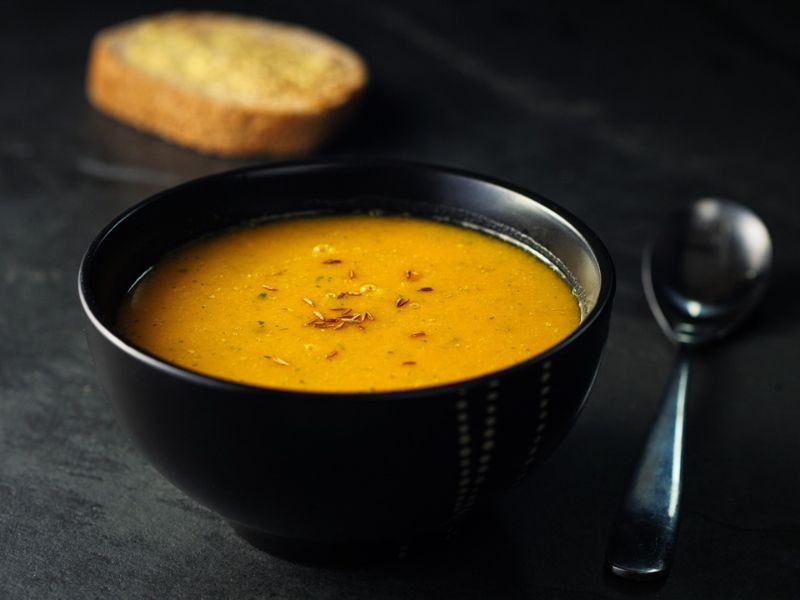 Yağını hazırlayıp çorbayı son hâline getirme