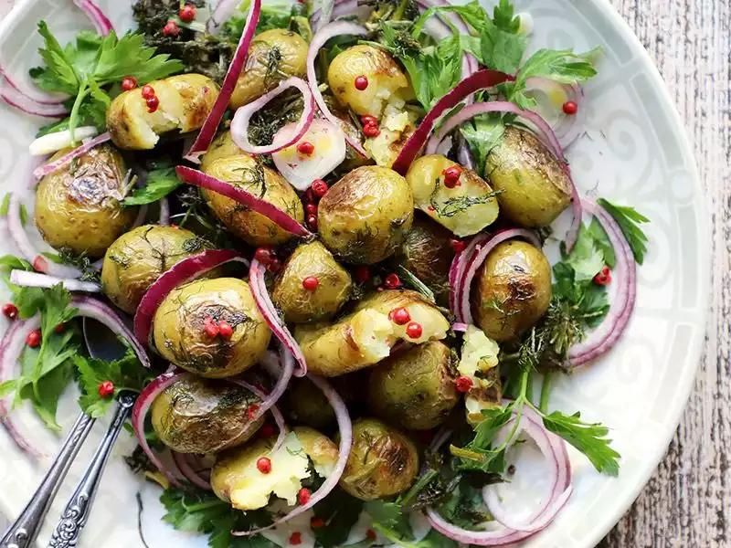 arapsaçı ve soğanlı patates salatası