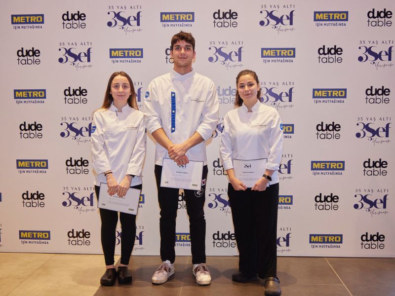 Ayşegül Uslu, Özge Nur Yılmaz ve Volkan Özkur