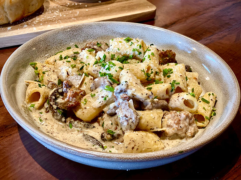 Penne için: Kremalı Mantarlı Sos