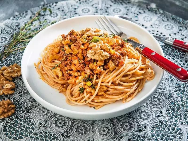 cevizli spagetti bolonez