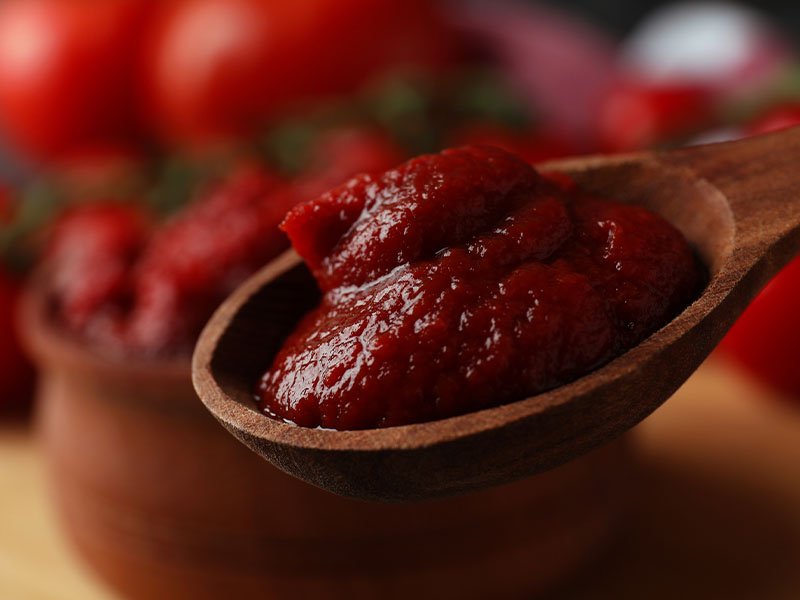 Salçayı Alırken Temiz ve Kuru Kaşık Kullanın