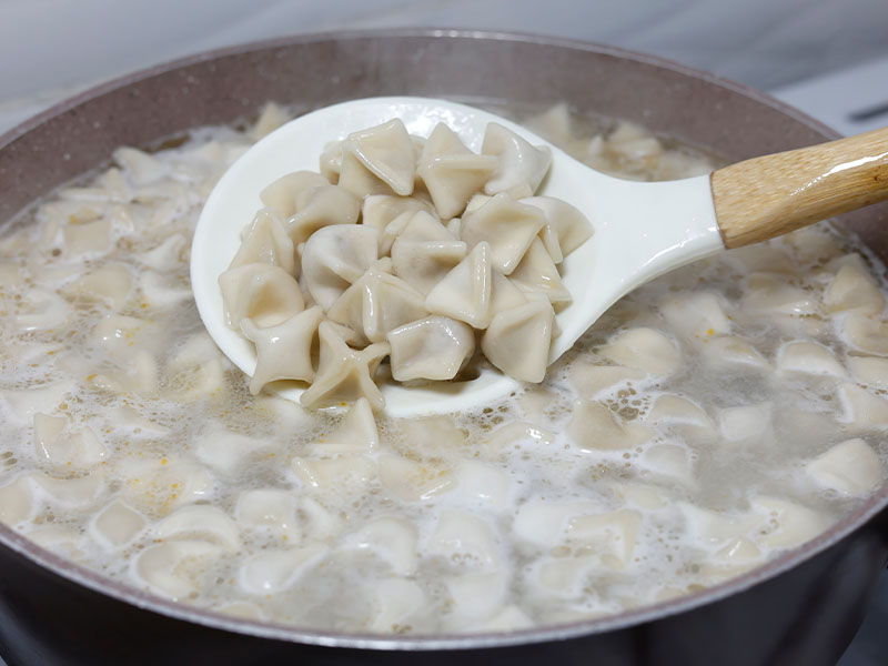 Hamuru sert yoğurun