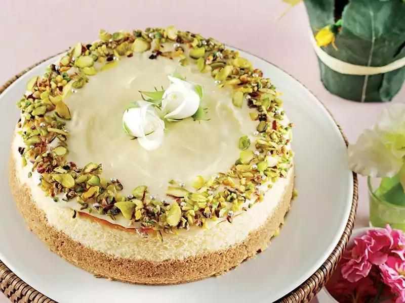 beyaz çikolatalı soslu cheesecake