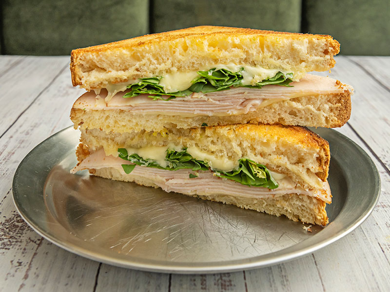 Tavuklu Kaşarlı Sandviç