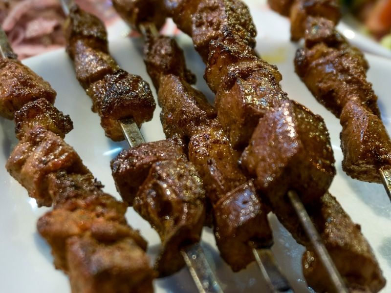 Ciğerleri Izgarada Çevirerek Pişirin