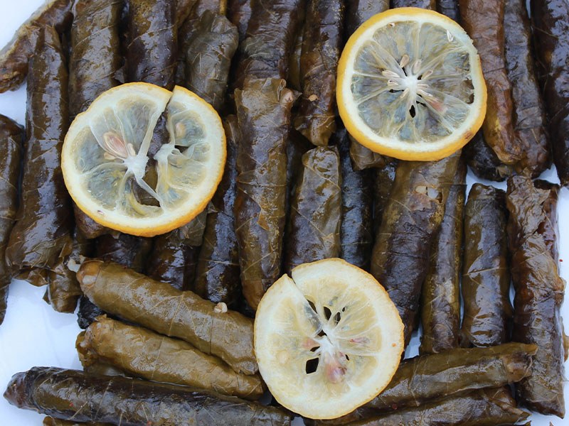 Sarmaların Üzerine Zeytinyağı Gezdirme