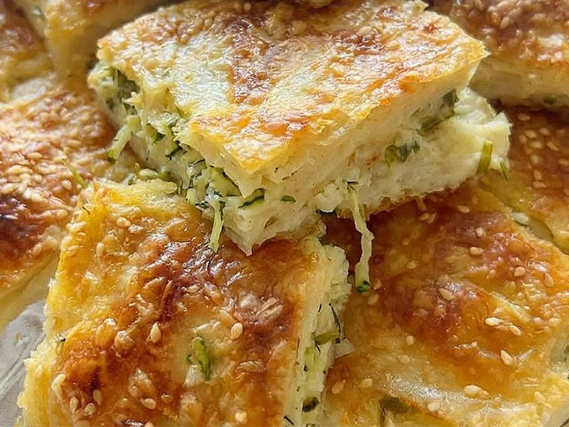 Yufkaların Arasına Yağlı Sos Sürün
