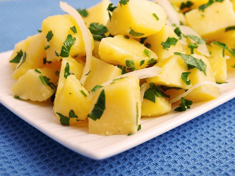 Zeytinyağlı Patates Salatası