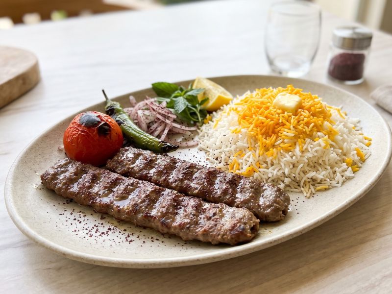 Suya, Sosatie, Kabab Koobideh ve Espetada – Nijerya, Güney Afrika, İran ve Portekiz
