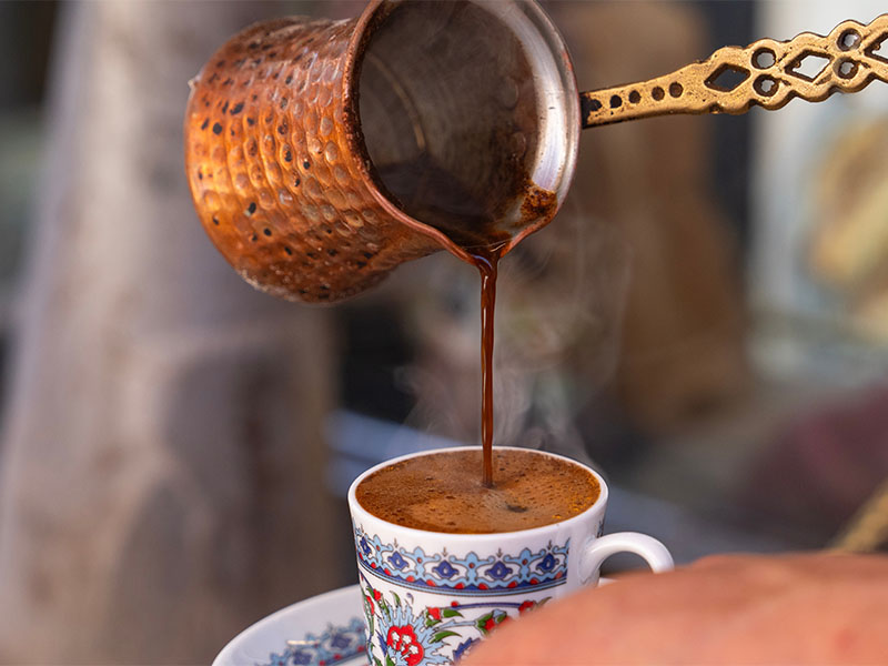 Kahveyi karıştırıp sonra dokunmamak