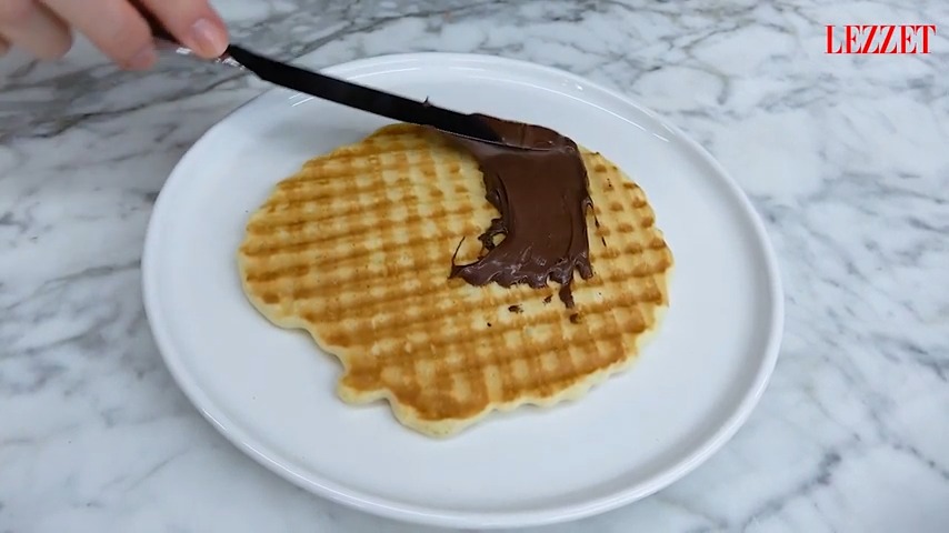 waffle'a sürülen çikolata