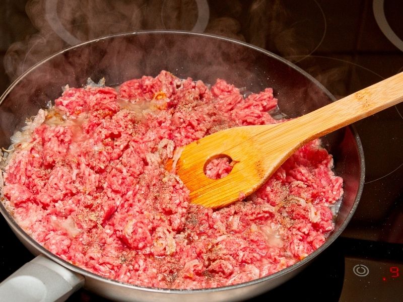 Tavayı Önceden Isıtmamak Ve Düşük Isıda Pişirmek