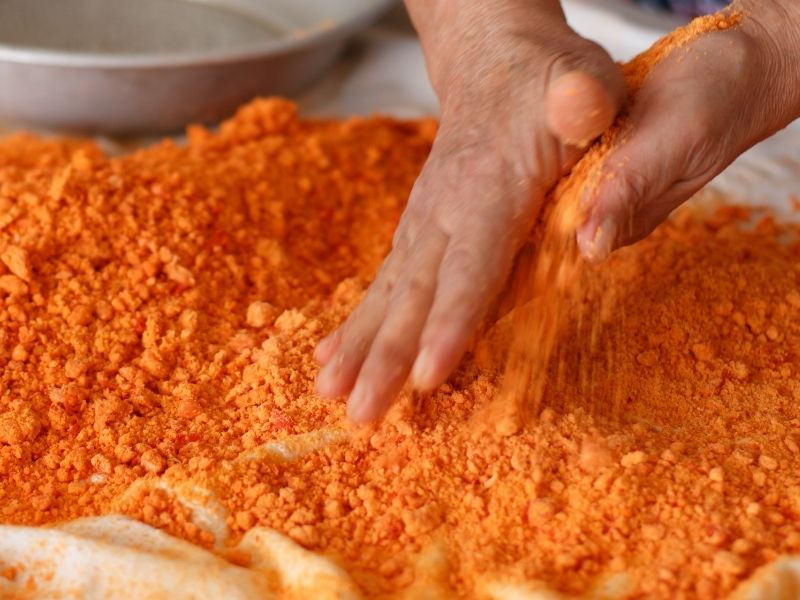  Isınan Hamurların Elle Ovalanması Ve Ufalanması