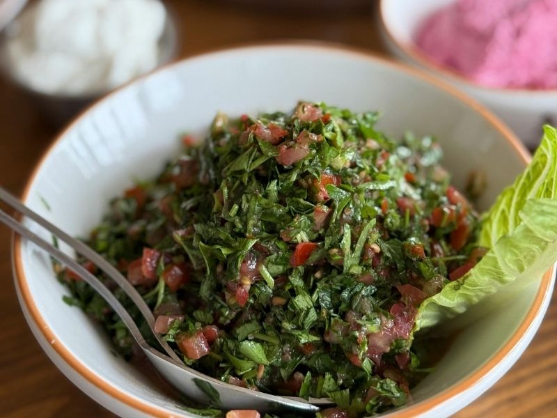 Salata Ve Tabak Sunumları: Kısır, Tabule Ve Taze Yeşillik Salataları