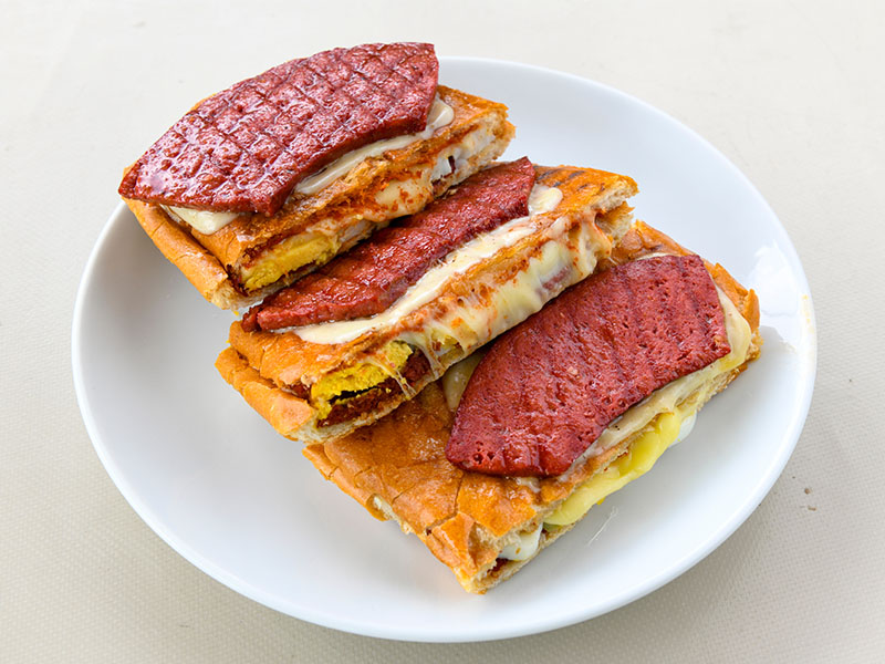 En İdeal Sucuklu Tost Hazırlama Yöntemi