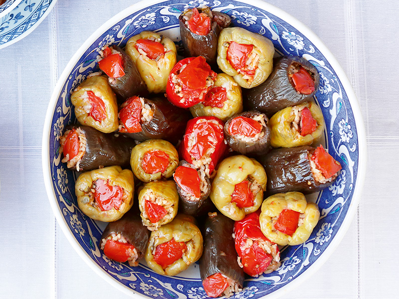 Zeytinyağlı Biber Ve Patlıcan Dolması (Anneannemin tarifinden)