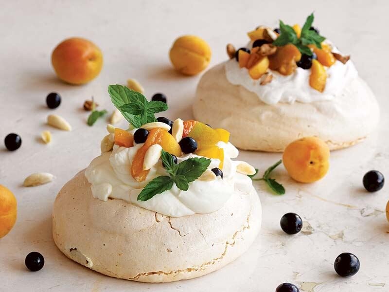 üç kayısılı pavlova