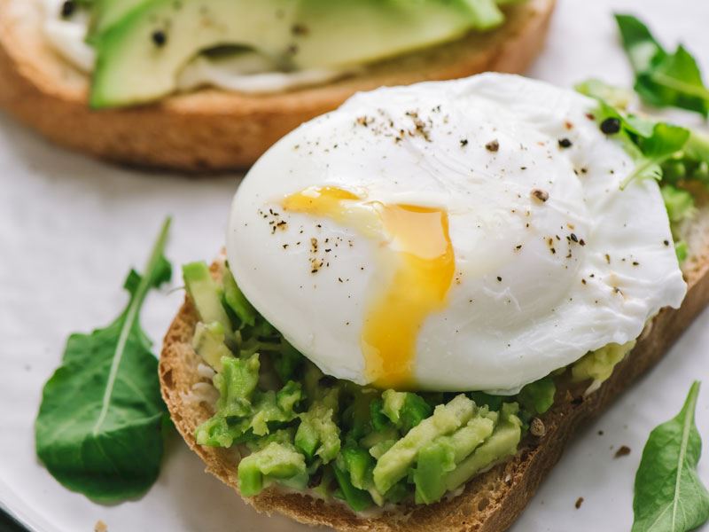 Yumurtayı nazikçe suya bırakın