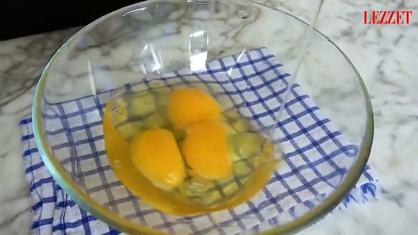 kasede çırpılan yumurta