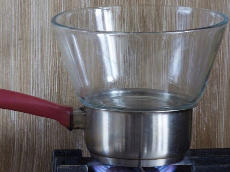 Isı Şokunu Önlemek İçin Yoğurt Mayalanacak Kabı Isıtın