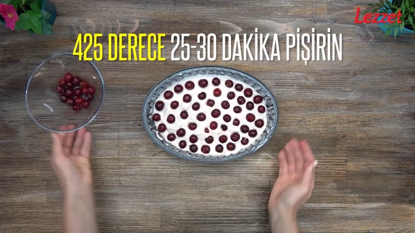 fırında pişirilen vişneli clafoutis