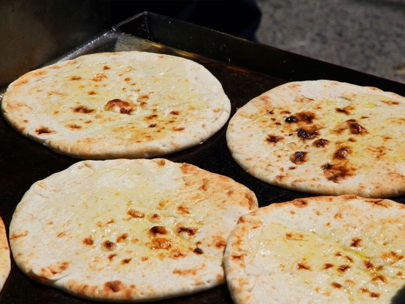 Bazlama Tavada Nasıl Pişer?