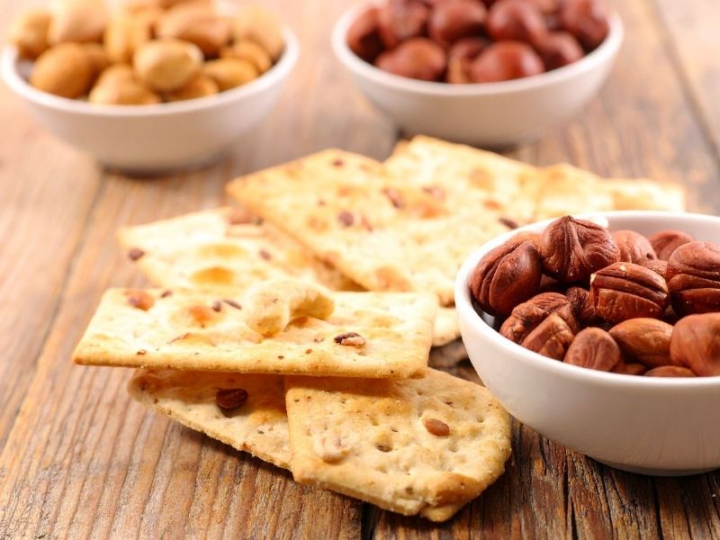 Ev Yapımı Fındık Unlu Ve Otlu Kraker