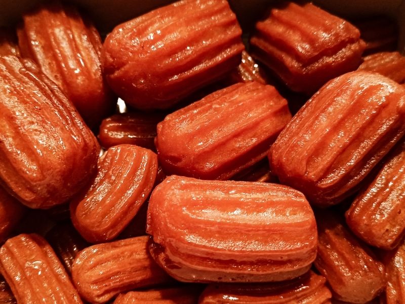 Şerbetlenen Çıtır Tulumba İle Kremayla Dolu Profiterol Sunumu