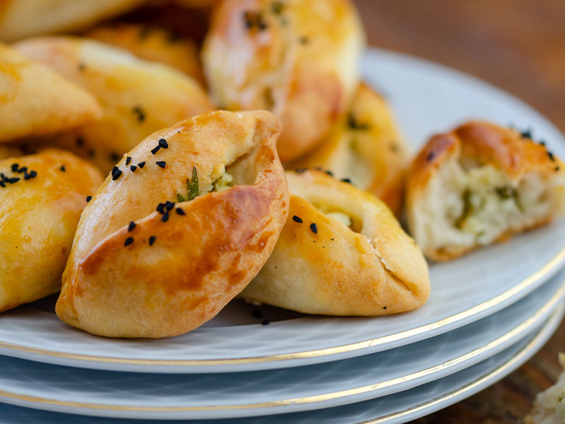 Poğaçayı dilimleyip fırın poşetinde pişirmek