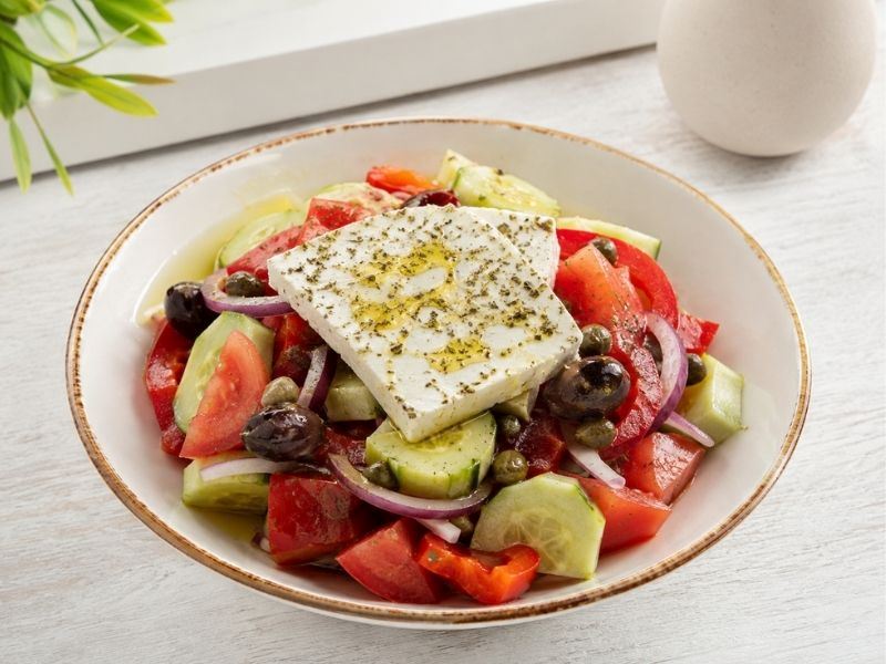 Akdeniz Usulü Beyaz Peynirli Yaz Salatası
