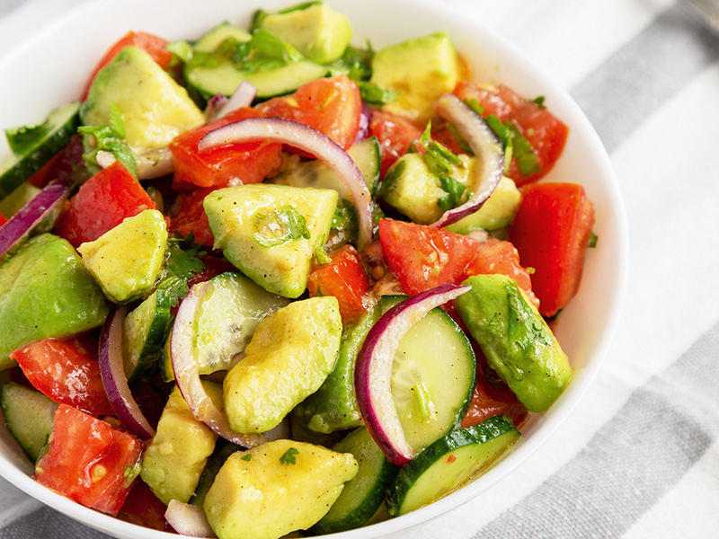 Domatesli Avokadolu Soğuk Salata