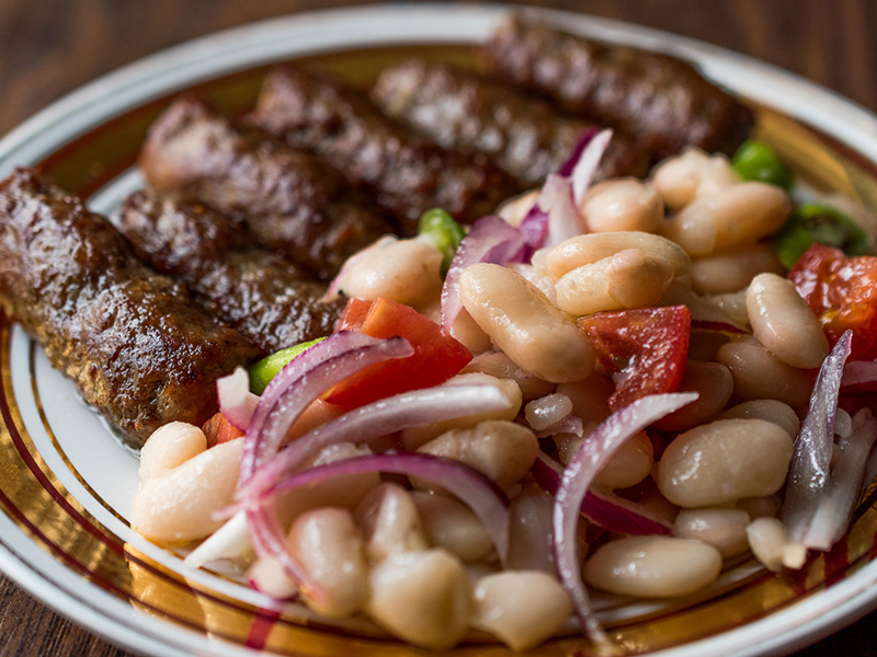 Et ve Izgara Yemekleriyle Piyaz