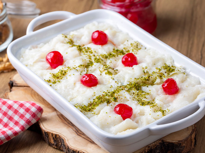 Sütün Güllaç Yapraklarına Dökülmesi