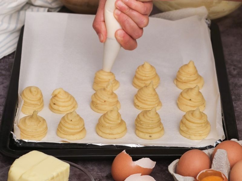 Ortak Temel: Fransız Pastacılığının Efsanevi Pişmiş Hamuru (Choux)