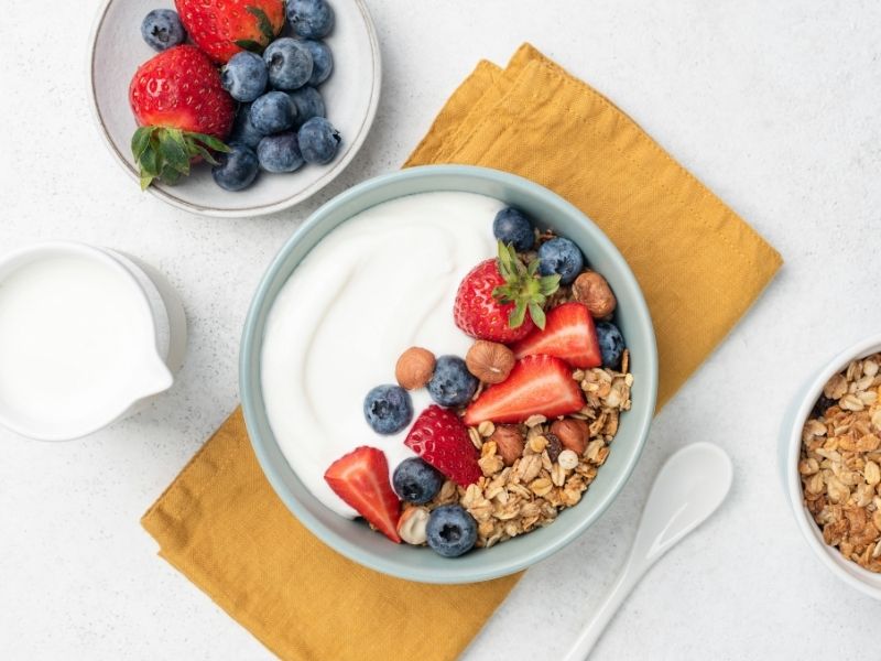 Yoğurtlu Meyve Kasesi