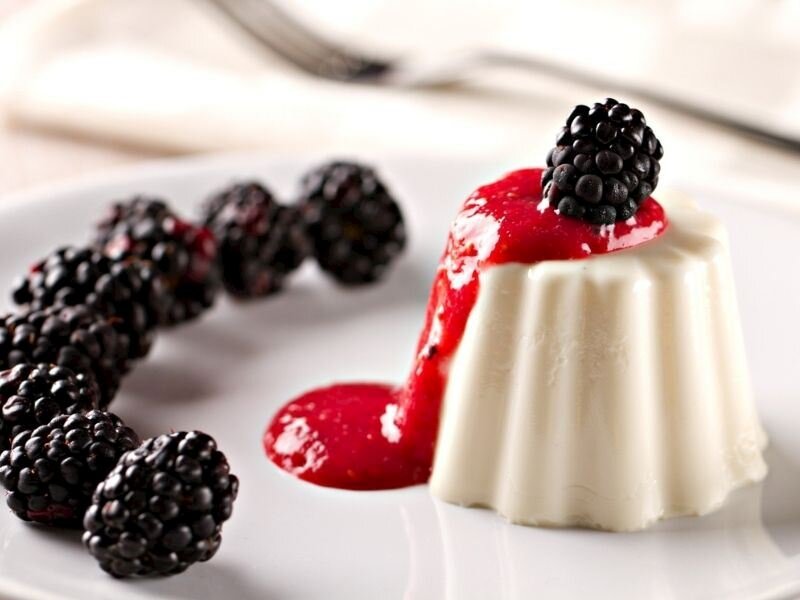 böğürtlenli panna cotta