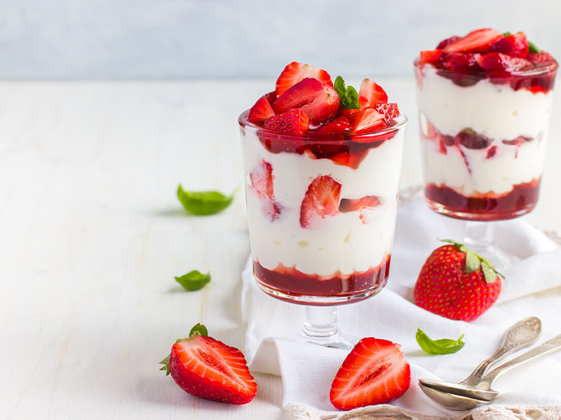 Bardakta Çilekli Parfe