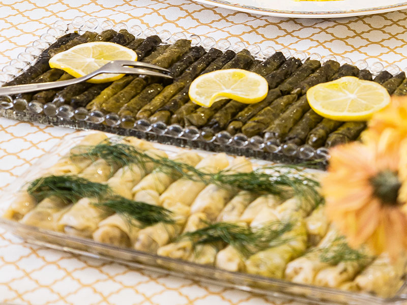 Zeytinyağli yaprak ve lahana sarmasi