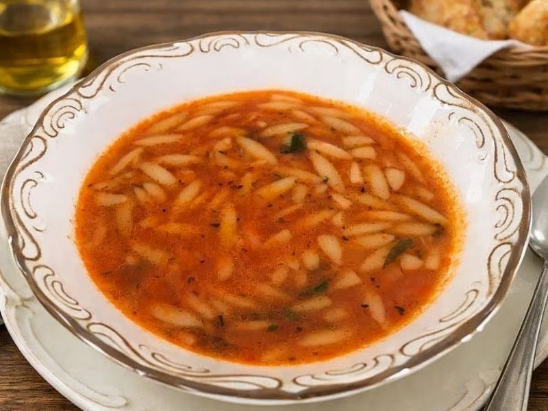 Sarımsaklı Arpa Şehriye Çorbası Tarifi