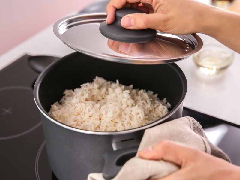 Pirinçlerin Islatılması Ve Nişastadan Arındırma