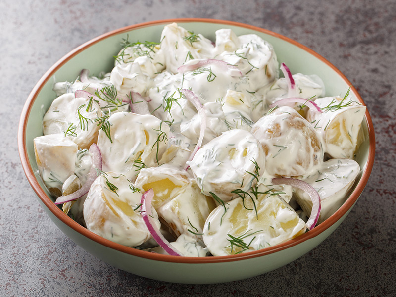 Yoğurtlu Patates Salatası
