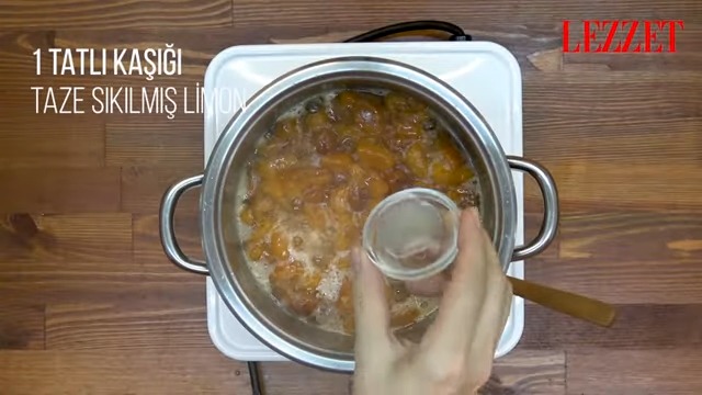 tencereye eklenen limon suyu