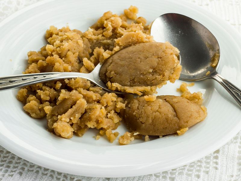 Tahta kaşık kullanmak