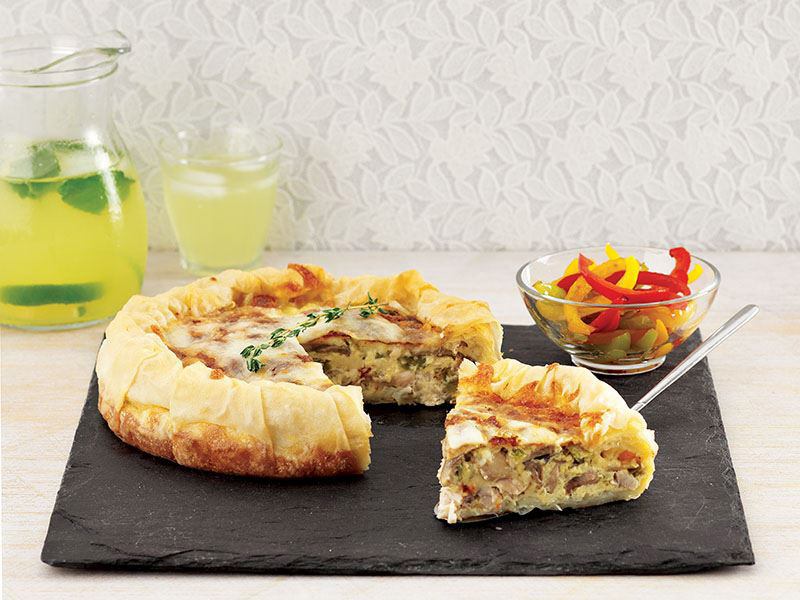 Tavuk Etli Ve Mantarlı Börek