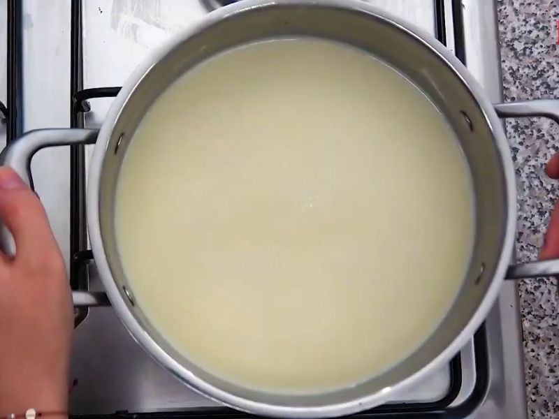 Muhallebi koyu kıvamda olmalı